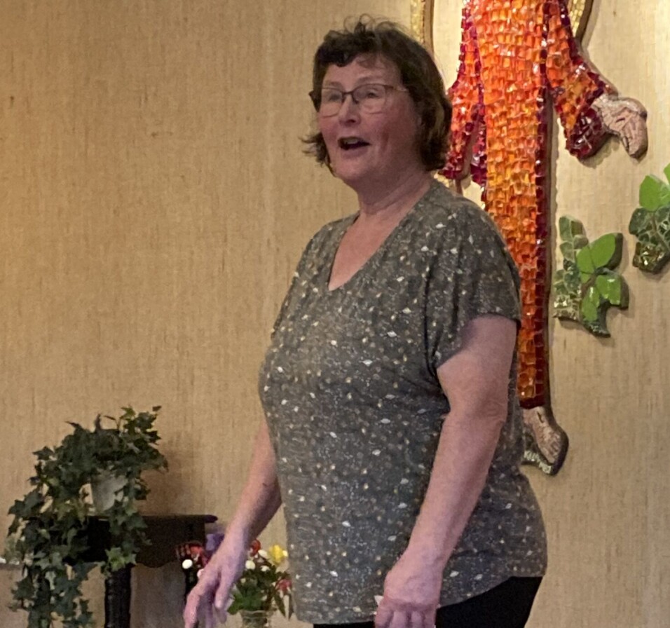 Karen Oddny Gravvold song folketonar frå Åsbø'en. Karen Oddny Gravvold song folketonar frå Åsbø'en.
