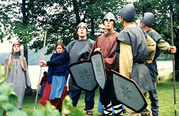 Kristningsjubileet: Nylaga sogespel "Olav - Den første" vart framført med lokale kor- og teaterfolk under Jonsvaka 1995. Kristningsjubileet: Nylaga sogespel "Olav - Den første" vart framført med lokale kor- og teaterfolk under Jonsvaka 1995.