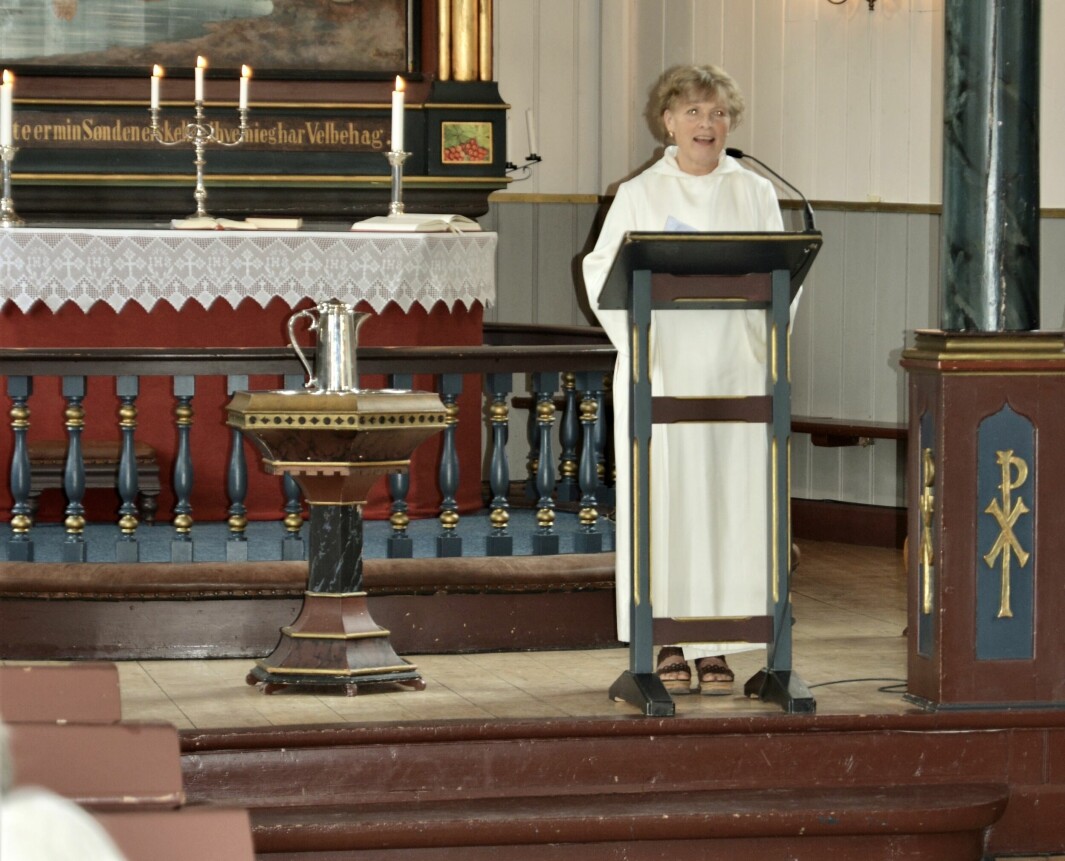 Diakon Aud Brynhild Indset leier kveldsbøna i Øye kyrkje