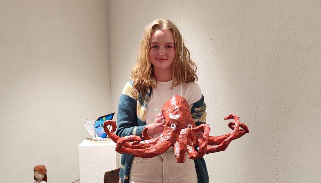 Ingeborg Saltrø Polden med blekkspruten sin. Ingeborg Saltrø Polden med blekkspruten sin.
