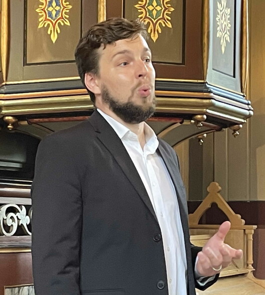 Nesten direkte frå Göteborgsoperaen kjem bassen Erik Rosenius. Nesten direkte frå Göteborgsoperaen kjem bassen Erik Rosenius.