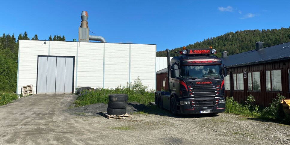Den 'bakre' delen av bygget har blitt lastebilverksted.