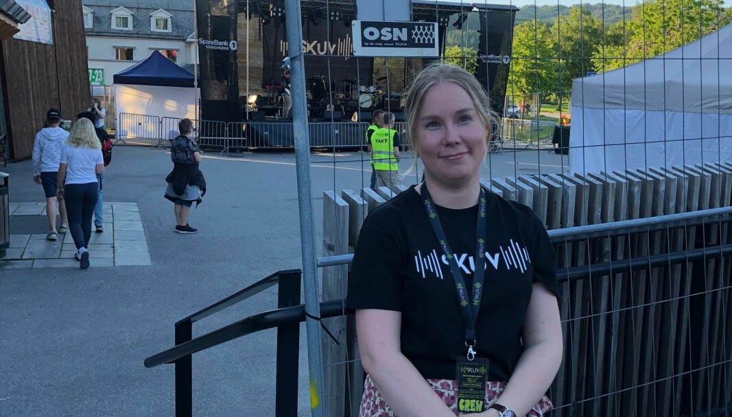 Kristin Aagård Langli gledet seg før ungdommenes opptrnden. Hun sier at SKUV ønsker å løfte frem lokale artister og band, og gi de en sjanse til å opptre på en profesjonell scene. Kristin Aagård Langli gledet seg før ungdommenes opptrnden. Hun sier at SKUV ønsker å løfte frem lokale artister og band, og gi de en sjanse til å opptre på en profesjonell scene.