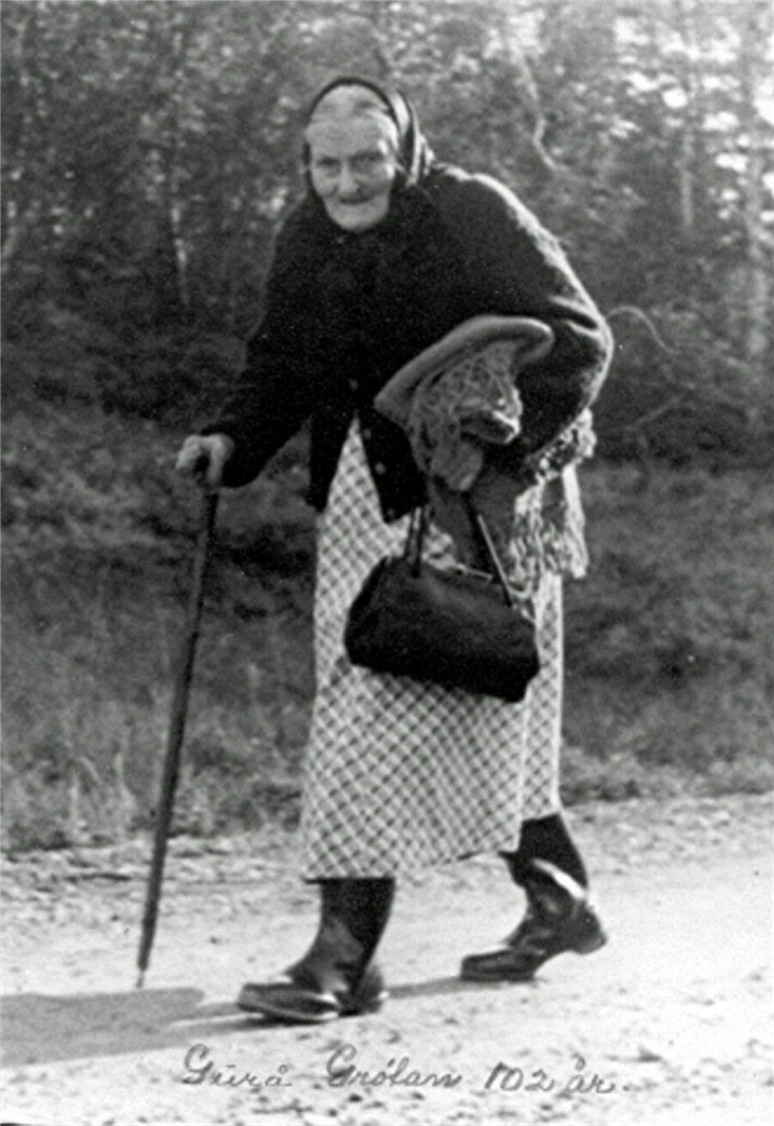 Guro Grøtan 102 år gammel på fottur frå Settemsdalen til besøk Betna. Guro Grøtan 102 år gammel på fottur frå Settemsdalen til besøk Betna.