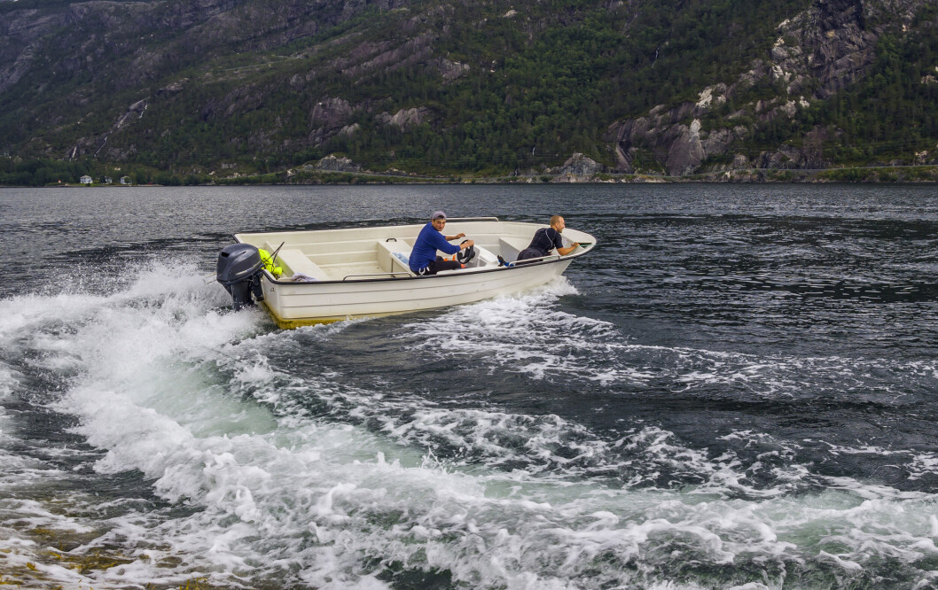 Mange bryter reglene på sjøen. Mange bryter reglene på sjøen.