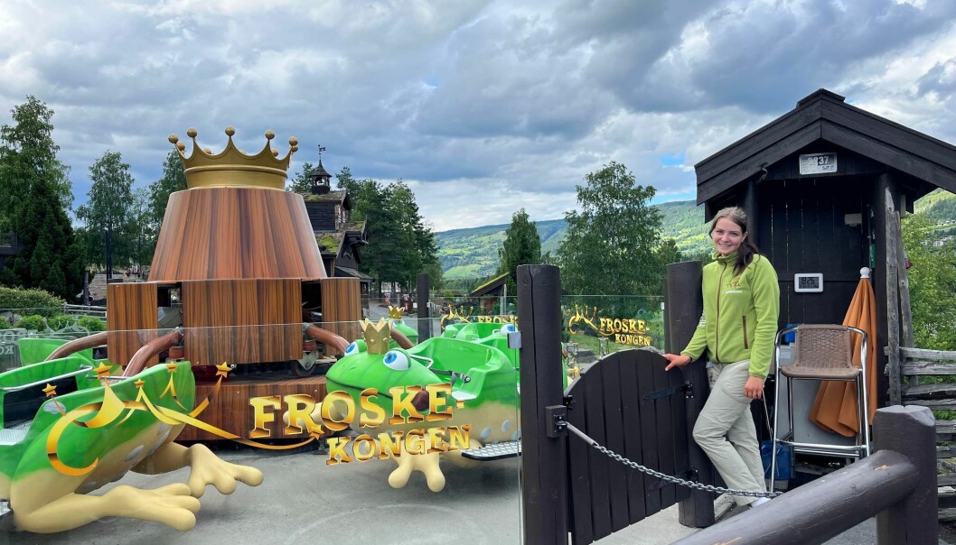 Anja sørger for god sikkerhet og opplevelse for de minste ved Froskehoppet. Anja sørger for god sikkerhet og opplevelse for de minste ved Froskehoppet.