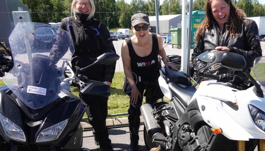 WIMA-damene Mai, Eli og Marit har det også artig mens vi venter på å få kjøre. WIMA-damene Mai, Eli og Marit har det også artig mens vi venter på å få kjøre.