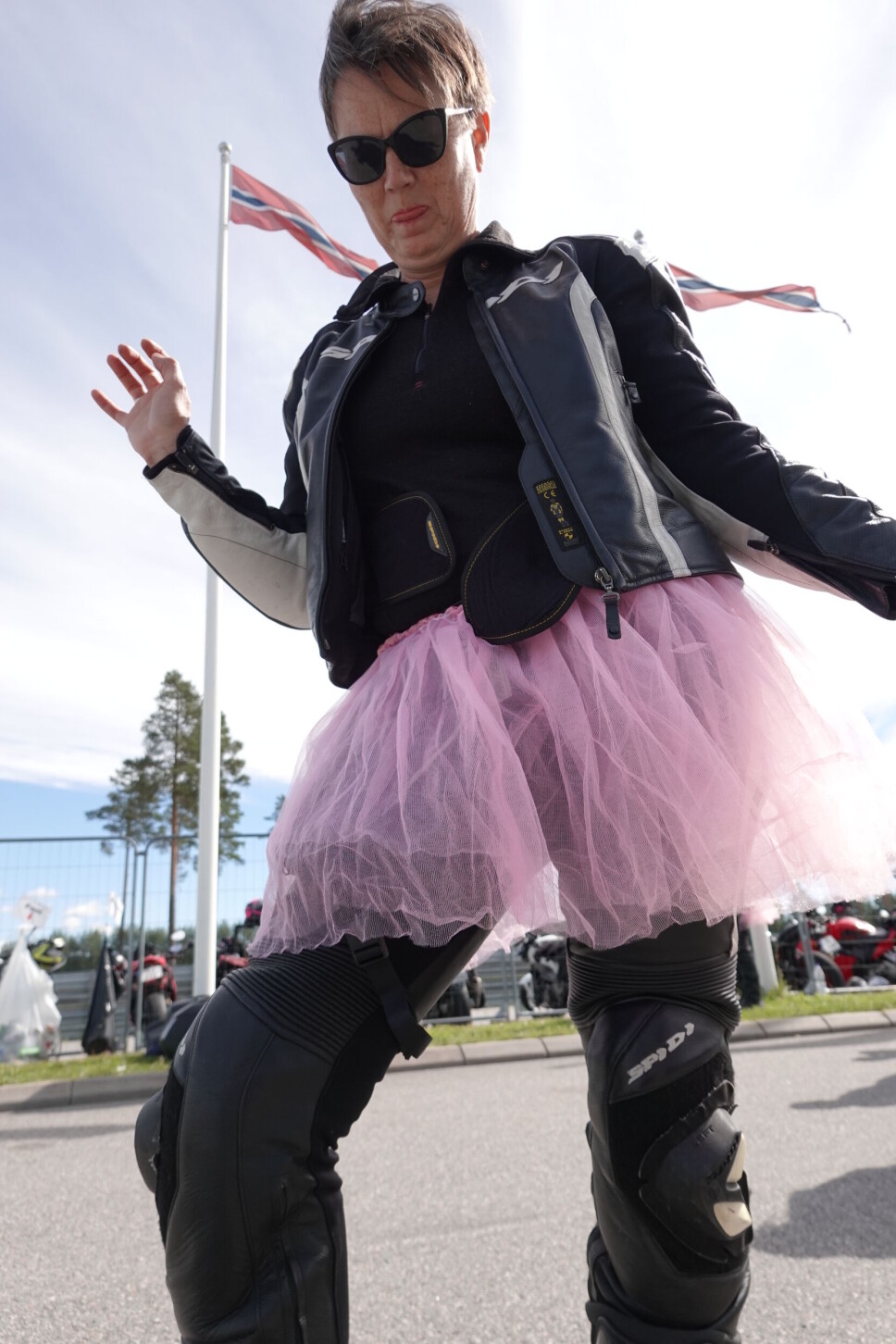 Artikkelforfatteren koste seg med banekjøring. Men rosa ballerinaskjørt, det ble litt for 'tuppe'.