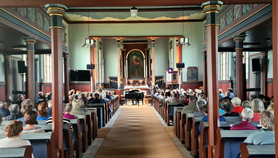 Mesta fullsatt kyrkje. Mesta fullsatt kyrkje.