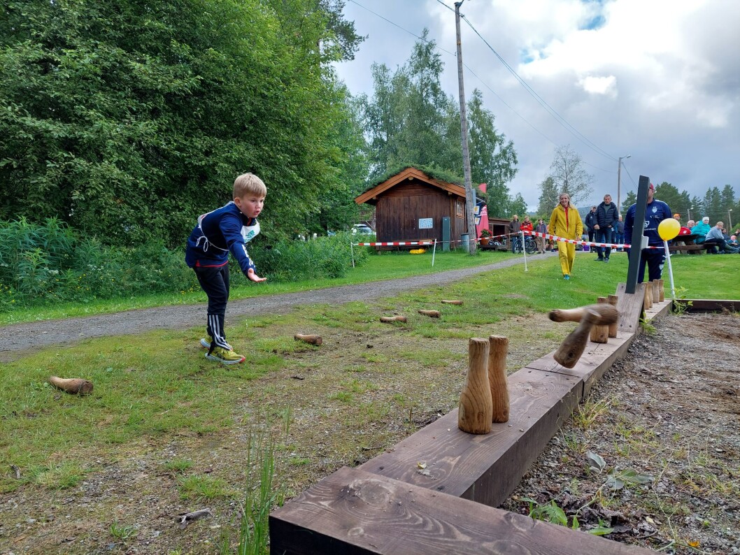 To kjegler måtte ned. To kjegler måtte ned.
