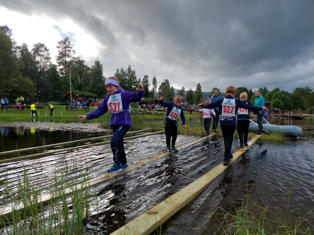 Noen ganger ble det folksomt ute på planken. Noen ganger ble det folksomt ute på planken.