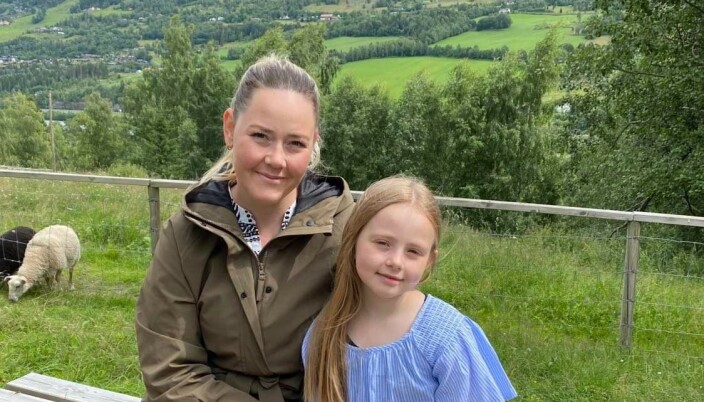 Kristine Island og datteren Celine er godt fornøyd med sommerskolen til Nina Torvik. Kristine Island og datteren Celine er godt fornøyd med sommerskolen til Nina Torvik.