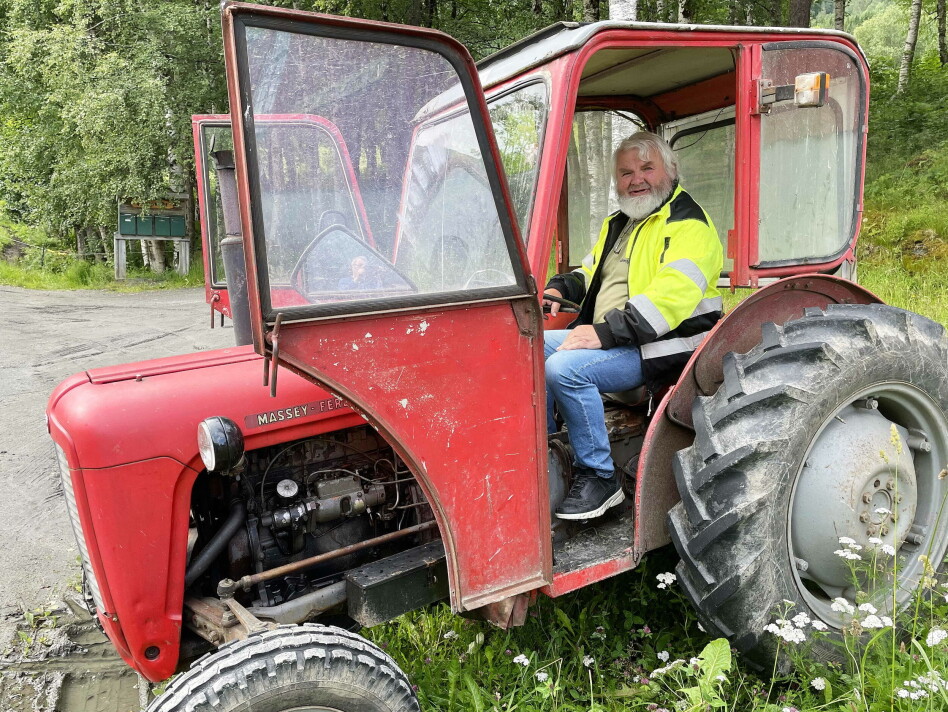 Bernt Vatten hadde like godt køyrt frå Halsa med sin 1958 Massey Ferguson!