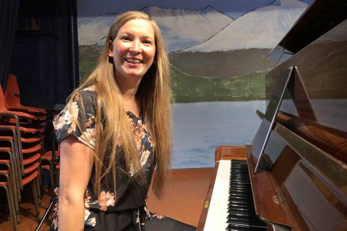 Ei fornøgd Hedda Hansen Berg losa songarane trygt gjennom kveldens repertoar med eit pianospel på skyhøgt nivå. Ei fornøgd Hedda Hansen Berg losa songarane trygt gjennom kveldens repertoar med eit pianospel på skyhøgt nivå.