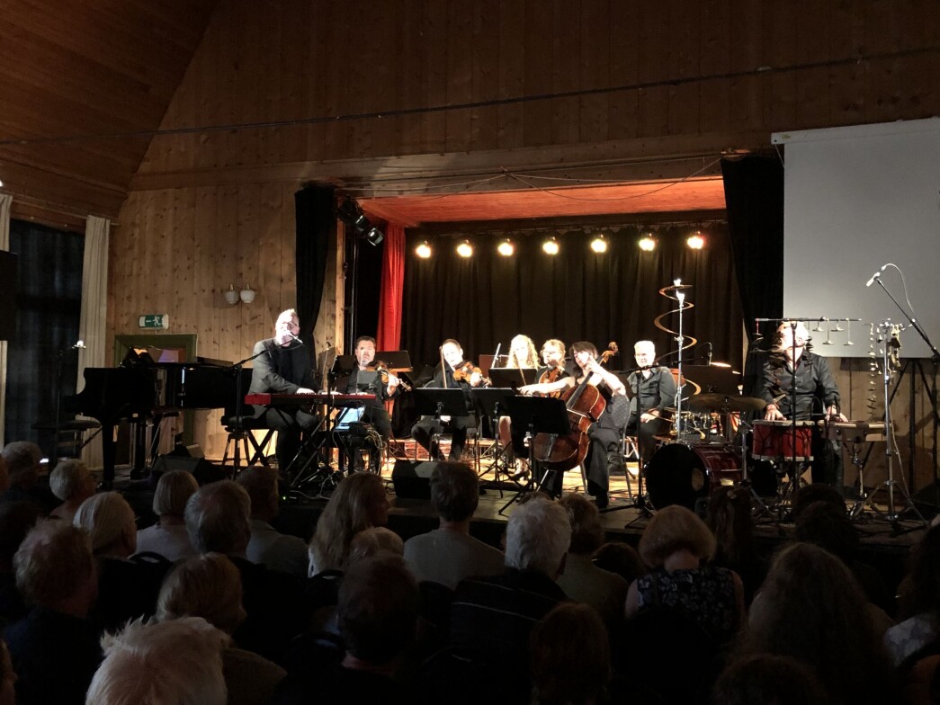 Frode Fjellheim, Snorre Bjerck og «The 6263 transjoik orchestra» ga publikum ein konsert dei seint vil gløyme Frode Fjellheim, Snorre Bjerck og «The 6263 transjoik orchestra» ga publikum ein konsert dei seint vil gløyme