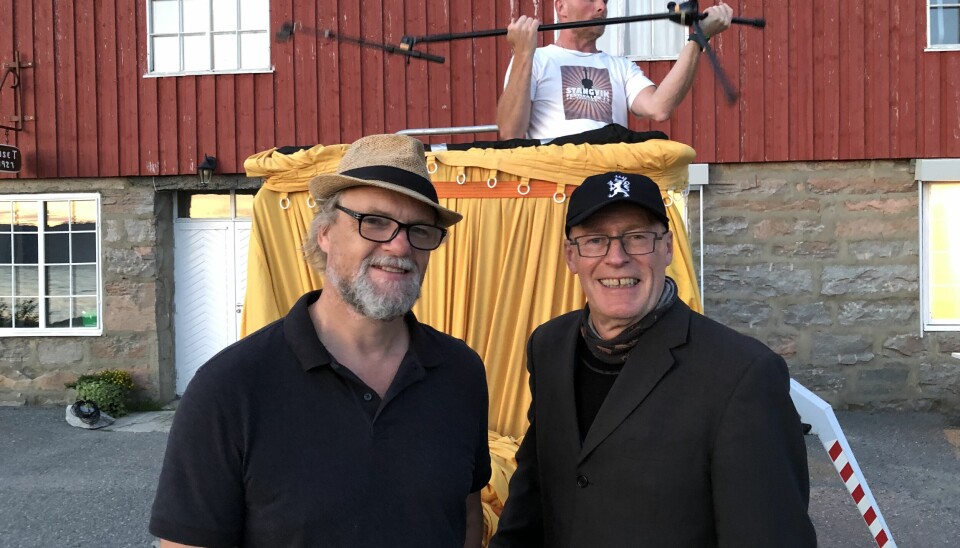 Ole Tolstad og Anders Brännlund er drivkrafta bak «North cultitude 6263». Dei fortel at dei har haldt på i 10 år med prosjektet og har rundt 500 musikarar og kunstnarar er knytt opp mot organisasjonen. Målet er å samle og forene ulike kunstartar rundt den 62. og 63. breiddegrad til grenseoverskridande prosjekt. Bak dei er ein av dei mange dyktige frivillige under festivalen