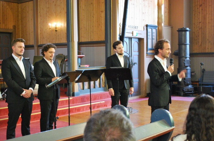 – Målet for verket var å finne plass for operatiske mannstemmer i vokal, spirituell ensemblemusikk, forklarte komponist Linard Vrielink. – Målet for verket var å finne plass for operatiske mannstemmer i vokal, spirituell ensemblemusikk, forklarte komponist Linard Vrielink.