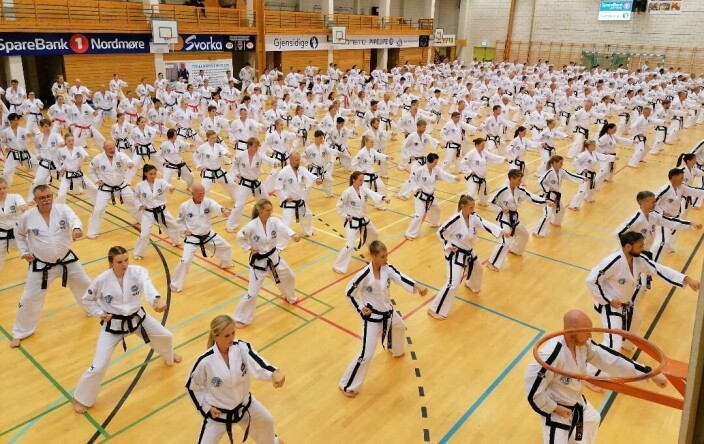 300 stk på fellestreningen søndag ettermiddag. 300 stk på fellestreningen søndag ettermiddag.