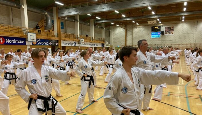 Alexander Nielsen, Jorunn Fiske og Kristian Gjersvold under oppvarmingen. Alexander og Kristian er også instruktører på leiren. Alexander Nielsen, Jorunn Fiske og Kristian Gjersvold under oppvarmingen. Alexander og Kristian er også instruktører på leiren.