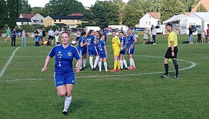 Surnadal J19 gikk videre til A-sluttspill i Norway Cup. Surnadal J19 gikk videre til A-sluttspill i Norway Cup.