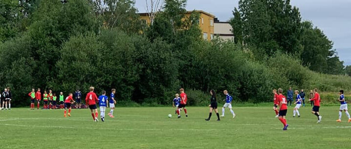 Surnadal G14 i kamp mot Trio i Norway Cup. Surnadal G14 i kamp mot Trio i Norway Cup.