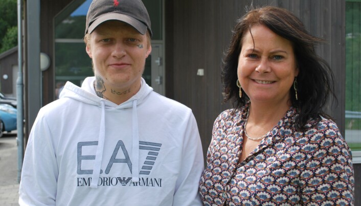 –Eg har mykje gode menneske rundt meg, seier Eirik. Her saman med eit av dei, Linda Øye. –Eg har mykje gode menneske rundt meg, seier Eirik. Her saman med eit av dei, Linda Øye.