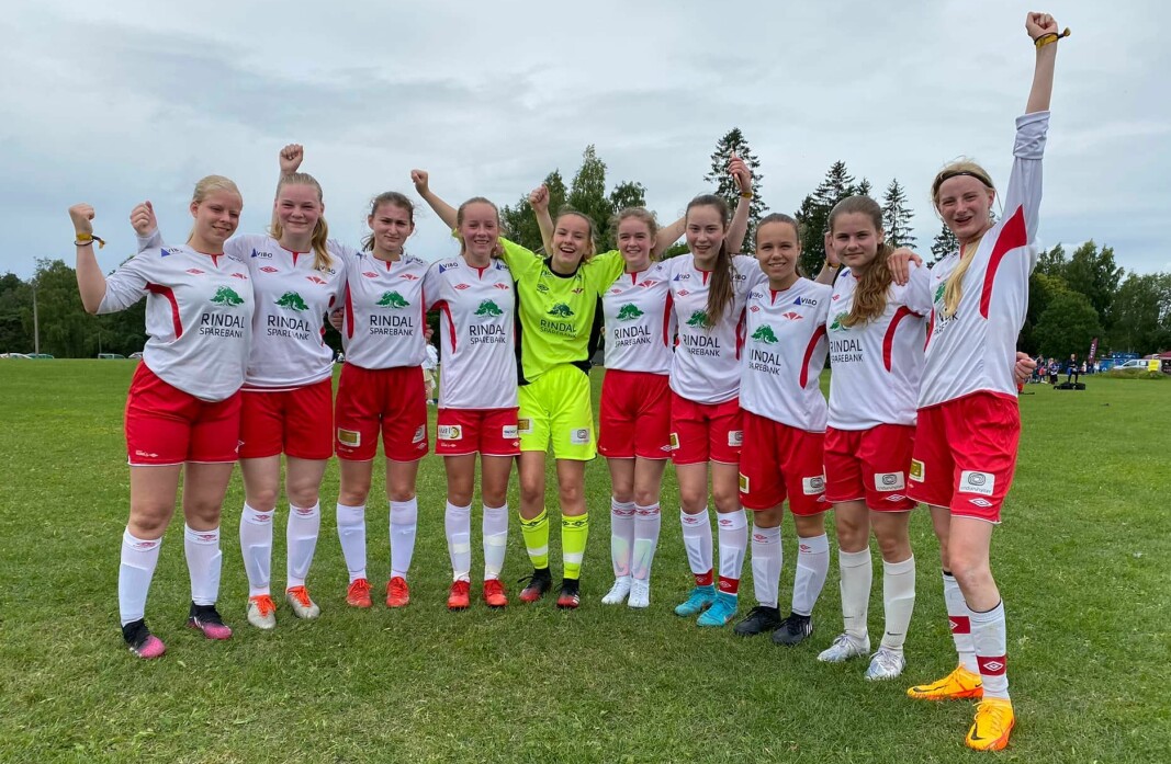 Rindal IL J15/16 ble til slutt slått av Hødd. Rindal IL J15/16 ble til slutt slått av Hødd.