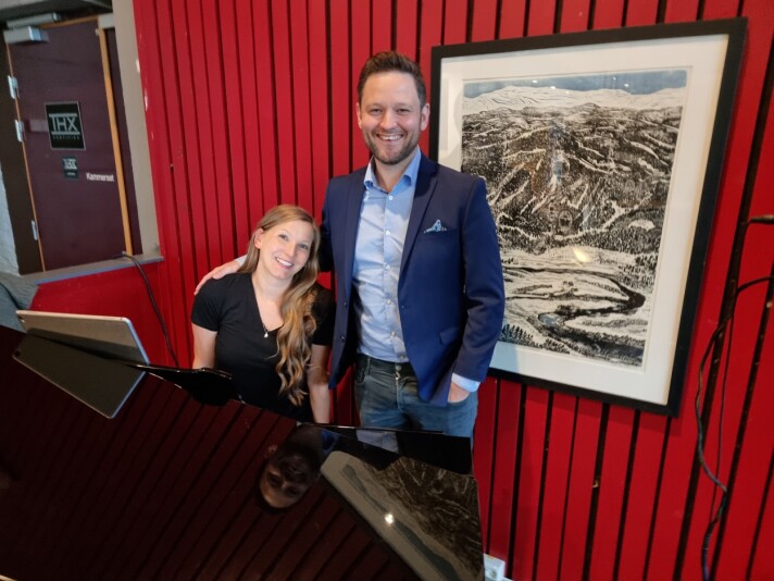 Pianist Hedda Hansen Berg og operasongar Ole Andreas Silset sto for den musikalske underhaldninga Pianist Hedda Hansen Berg og operasongar Ole Andreas Silset sto for den musikalske underhaldninga