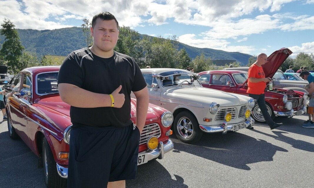 – Jeg synes det er gøy å se biler og motorsykler, og det er mye folk her. Og det er bra at det et lokalt. Dette "spicer" opp hverdagen, smiler John Gunnar Myrbostad fornøyd. – Jeg synes det er gøy å se biler og motorsykler, og det er mye folk her. Og det er bra at det et lokalt. Dette "spicer" opp hverdagen, smiler John Gunnar Myrbostad fornøyd.
