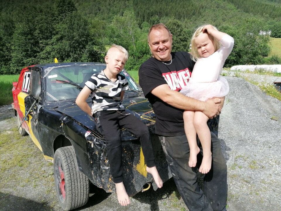 Kristian Stinus Holden med barna Jo Kristian og Julie Arizona.