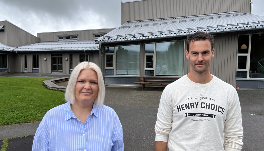 Rektor Mette Skjølsvold Aasen og inspektør Sondre Løfald Bjørnstad ønsker velkommen til skolestart. Rektor Mette Skjølsvold Aasen og inspektør Sondre Løfald Bjørnstad ønsker velkommen til skolestart.