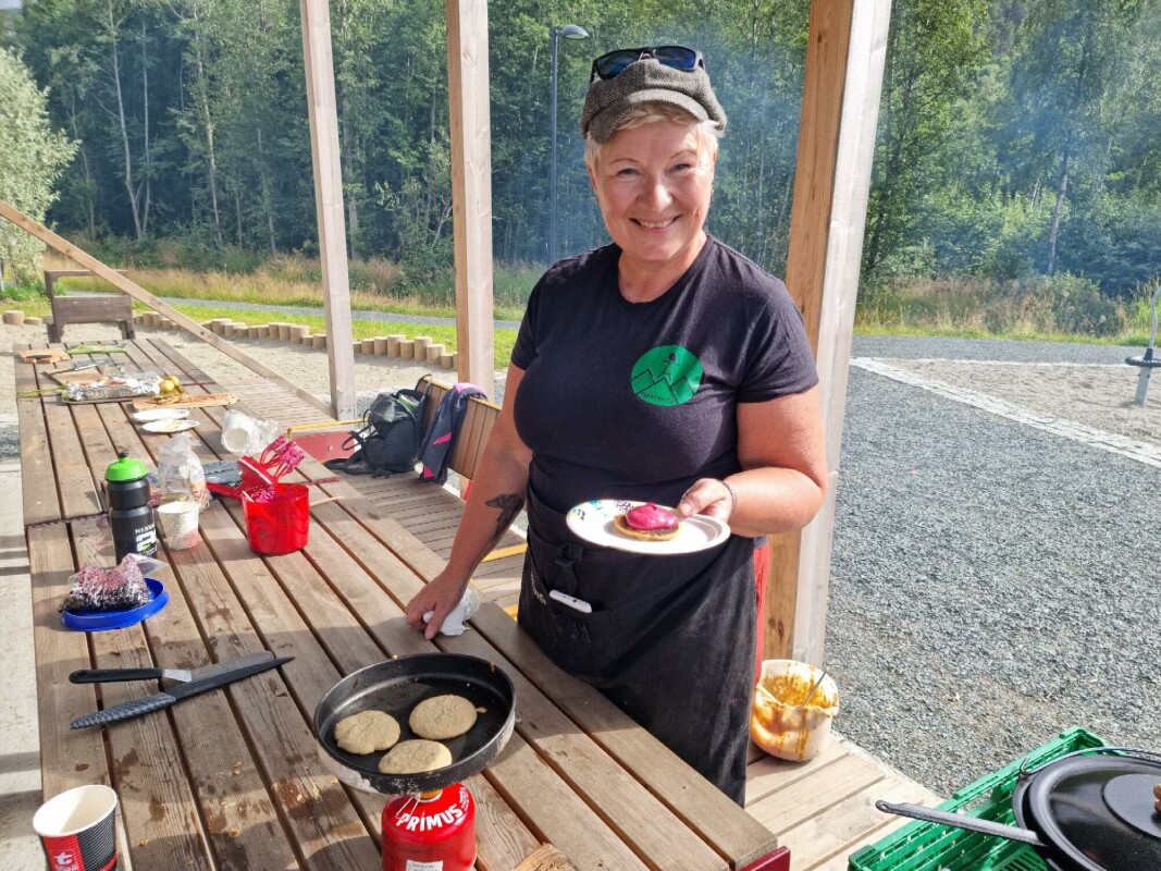 Britt Grete Moen bød på turmat fra primus og bål Britt Grete Moen bød på turmat fra primus og bål
