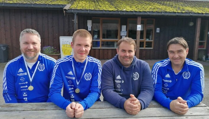 Daglig leder i SIL Juras Chachlauskas (nr to fra venstre) sammen med noen fra styret i SIL Fotball. Fra venstre: Bjørnar Strand, Svein Ola Fiske og John Ingebrigt Gjerstad.