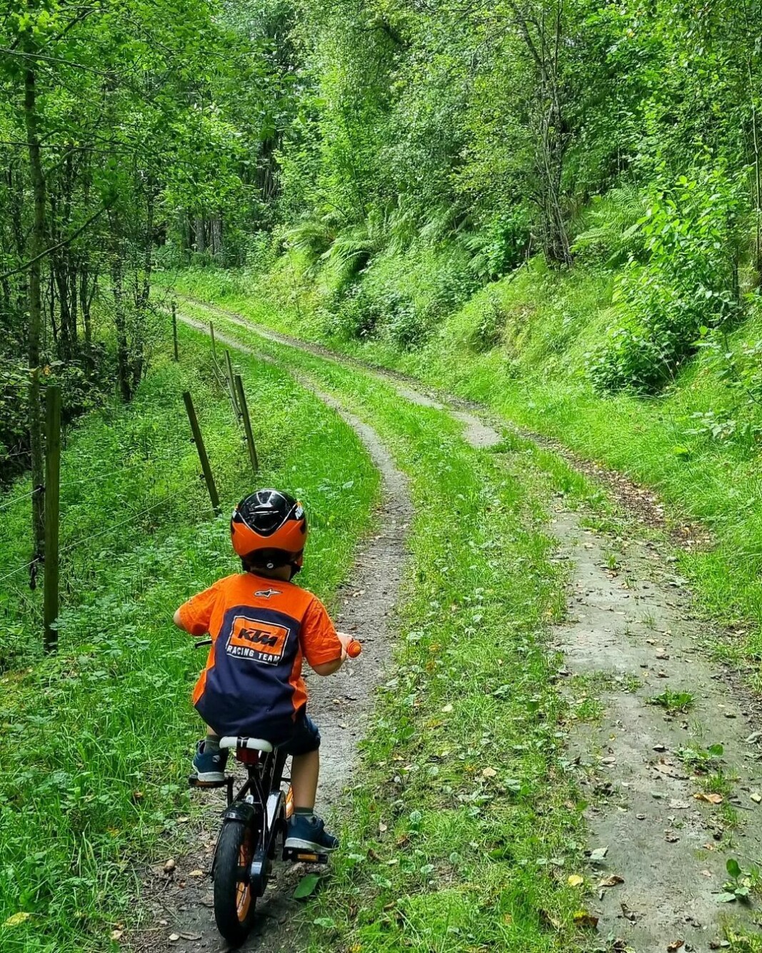 Tid sammen med denne lille sykkelkompisen ❣️ Skravla går like fort som beina på pedalene, og gir meg mang en god latter Tid sammen med denne lille sykkelkompisen ❣️ Skravla går like fort som beina på pedalene, og gir meg mang en god latter