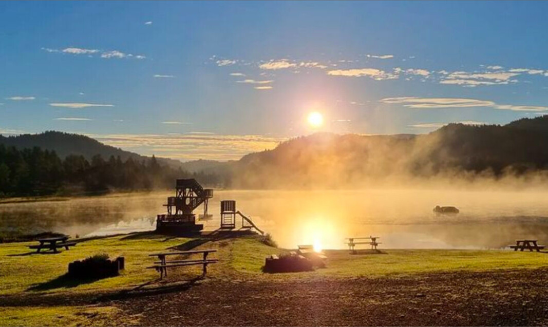 Igltjønna i augustmorgonsolskodd. 4 måneder igjen til j... nei, vi glemmer det 😆 06:50 - frykteleg tidleg!! Igltjønna i augustmorgonsolskodd. 4 måneder igjen til j... nei, vi glemmer det 😆 06:50 - frykteleg tidleg!!