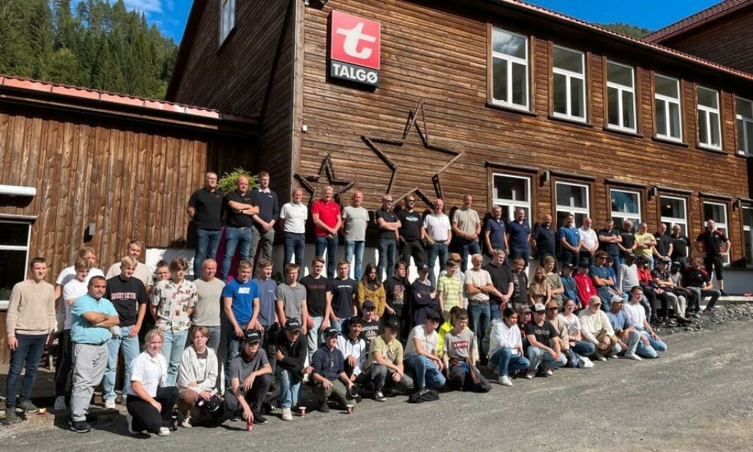 Alle byggfagelever, leverandører og Byggmakkeransatte bak. Alle byggfagelever, leverandører og Byggmakkeransatte bak.