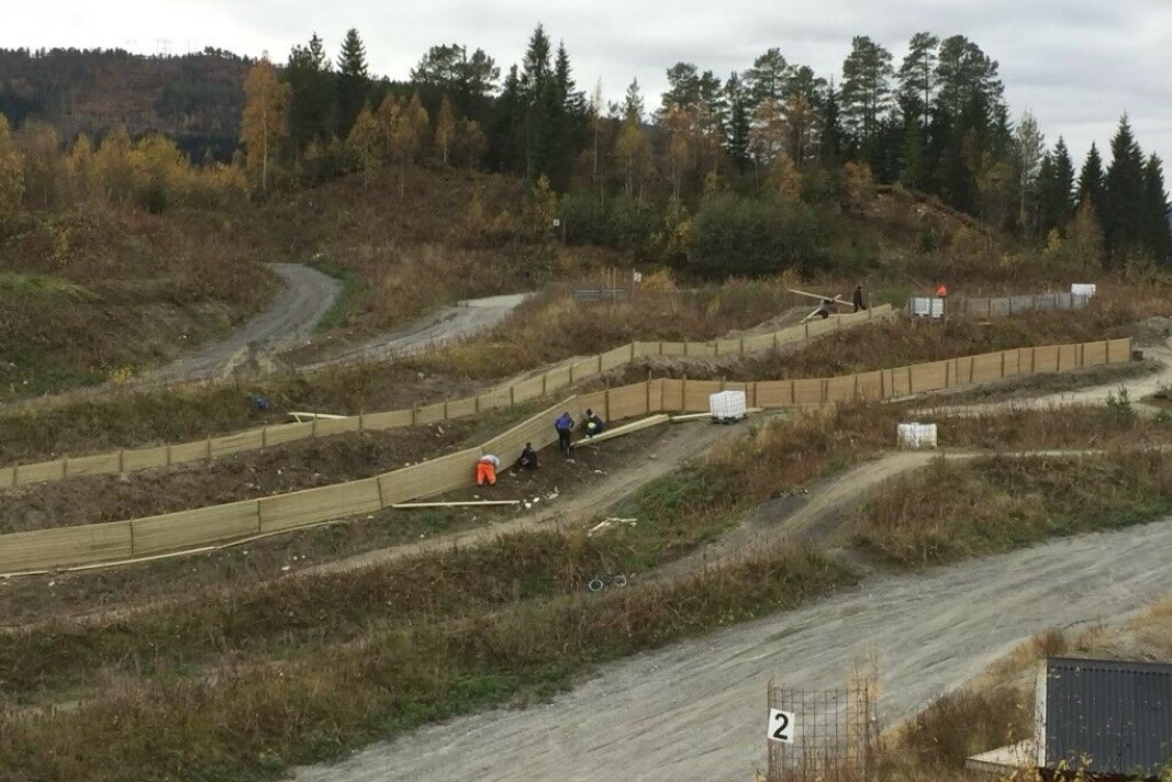 Arbeid på motocrossbanen i 2015. Arbeid på motocrossbanen i 2015.