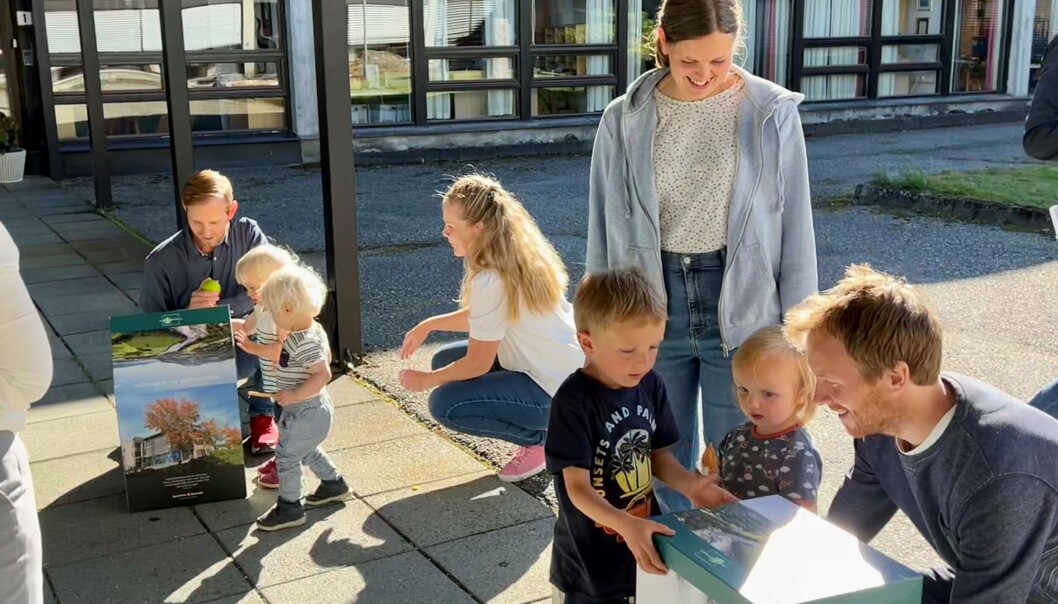 Maria Fiske Eliassen og Vegard Eliassen sammen med sine gutter. Maria Fiske Eliassen og Vegard Eliassen sammen med sine gutter.