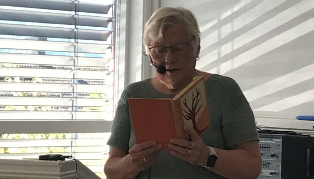 Ragnhild Stavne Bolme leste fra boka «Ei haustferd på Nordmøre». Ragnhild Stavne Bolme leste fra boka «Ei haustferd på Nordmøre».
