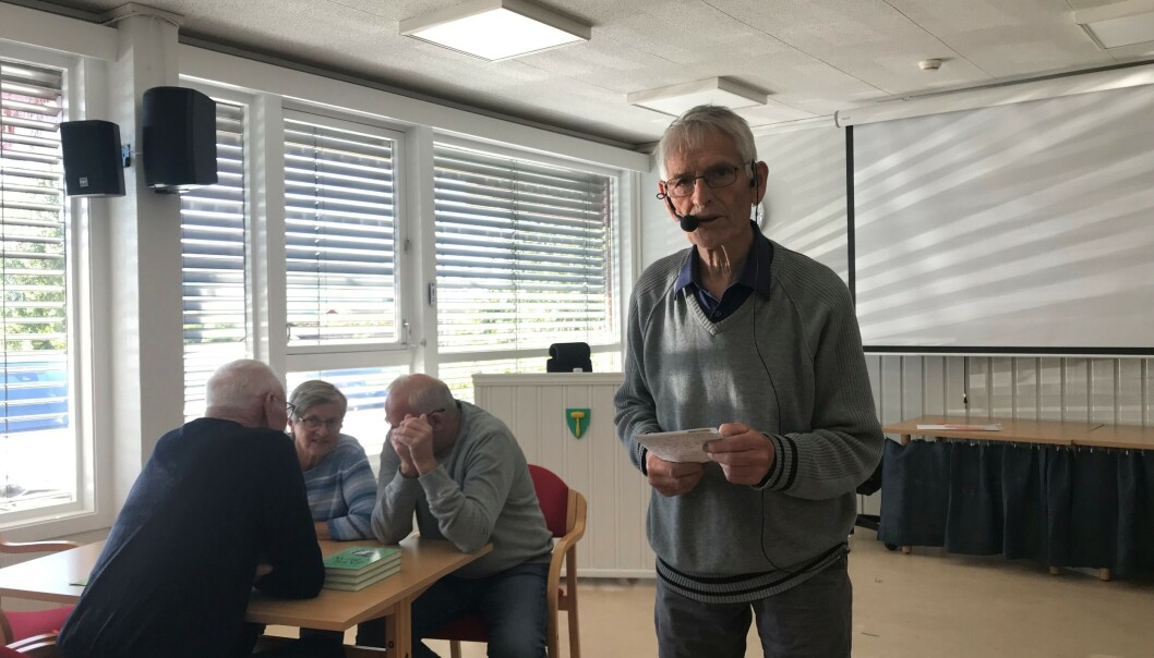 Oddvin Meland hadde laget quiz. Vi ser vinnerbordet med Kjell Stenbro, Lisbet Stenbro og Magne Løset. Oddvin Meland hadde laget quiz. Vi ser vinnerbordet med Kjell Stenbro, Lisbet Stenbro og Magne Løset.