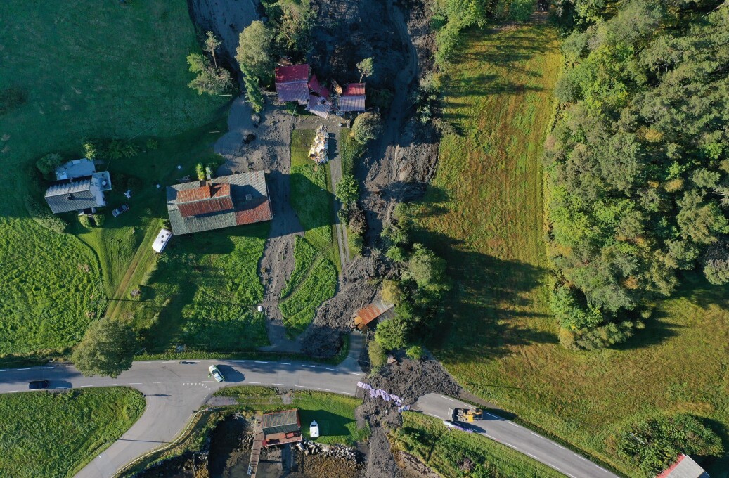 Dronefoto fra rasområdet i Valsøyfjord. Dronefoto fra rasområdet i Valsøyfjord.