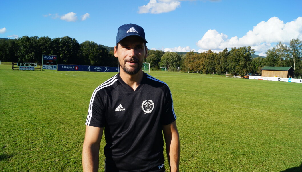 Surnadal-trener Webjørn Holten er stadig misfornøyd med måten sitt lag slipper inn mål på. Surnadal-trener Webjørn Holten er stadig misfornøyd med måten sitt lag slipper inn mål på.