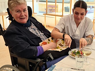 Anna Jorunn Halgunset gler seg over festmåltidet! Anna Jorunn Halgunset gler seg over festmåltidet!