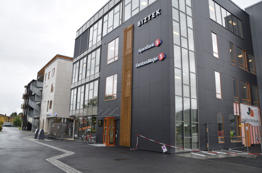 Bygg C inneholder også næringslokaler i fire etasjer. I første etasje kommer restaurantkjeden Kompis. Bygg C inneholder også næringslokaler i fire etasjer. I første etasje kommer restaurantkjeden Kompis.