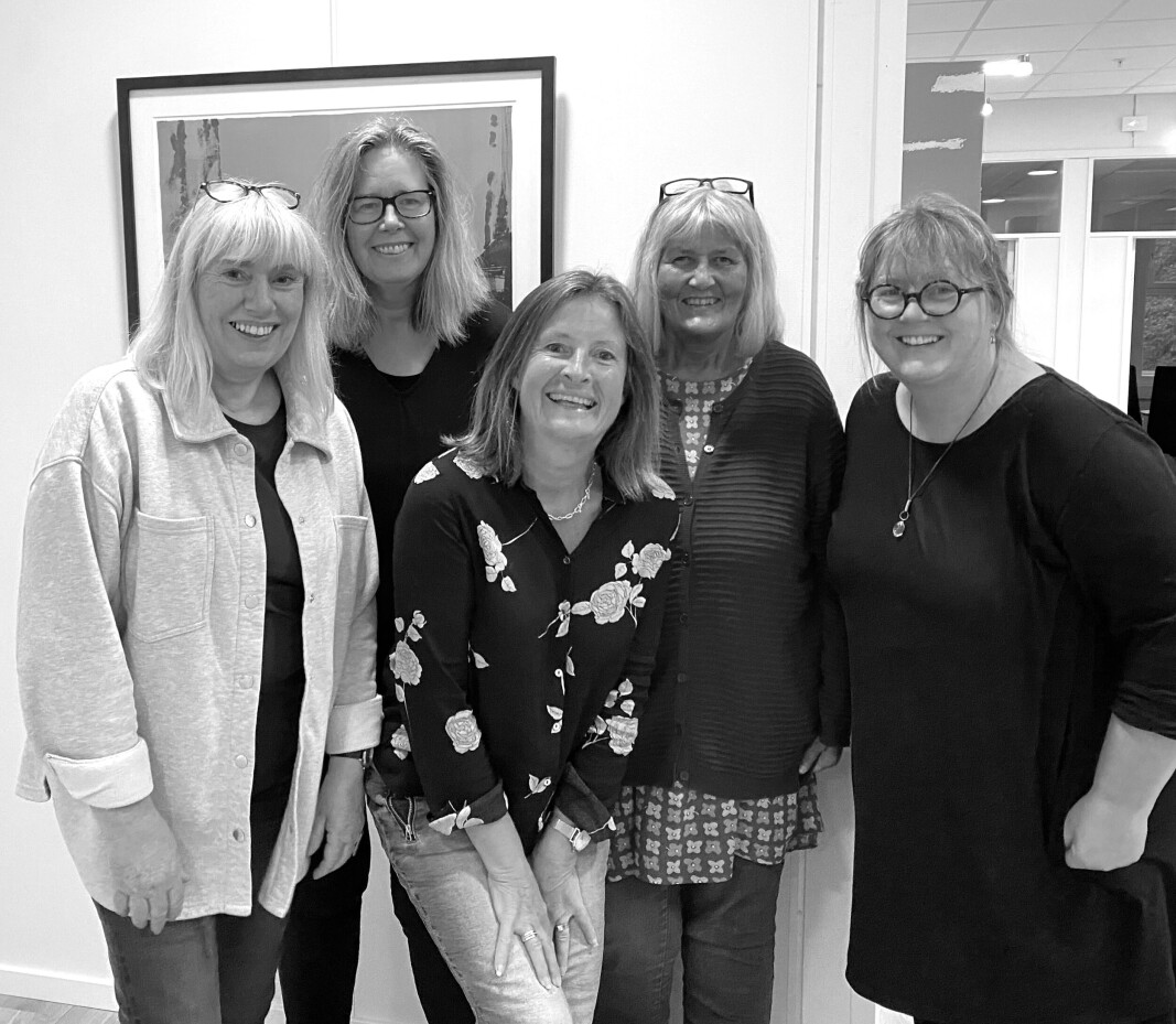 Styret i Surnadal kunstforening, som gleder seg over høst og Lauvfall, fra v.: Berit Johansen, Gunhild Anne Hyldbakk, Marit Elin Eid, Anne Marie Rognskog og Sissel Halset Styret i Surnadal kunstforening, som gleder seg over høst og Lauvfall, fra v.: Berit Johansen, Gunhild Anne Hyldbakk, Marit Elin Eid, Anne Marie Rognskog og Sissel Halset
