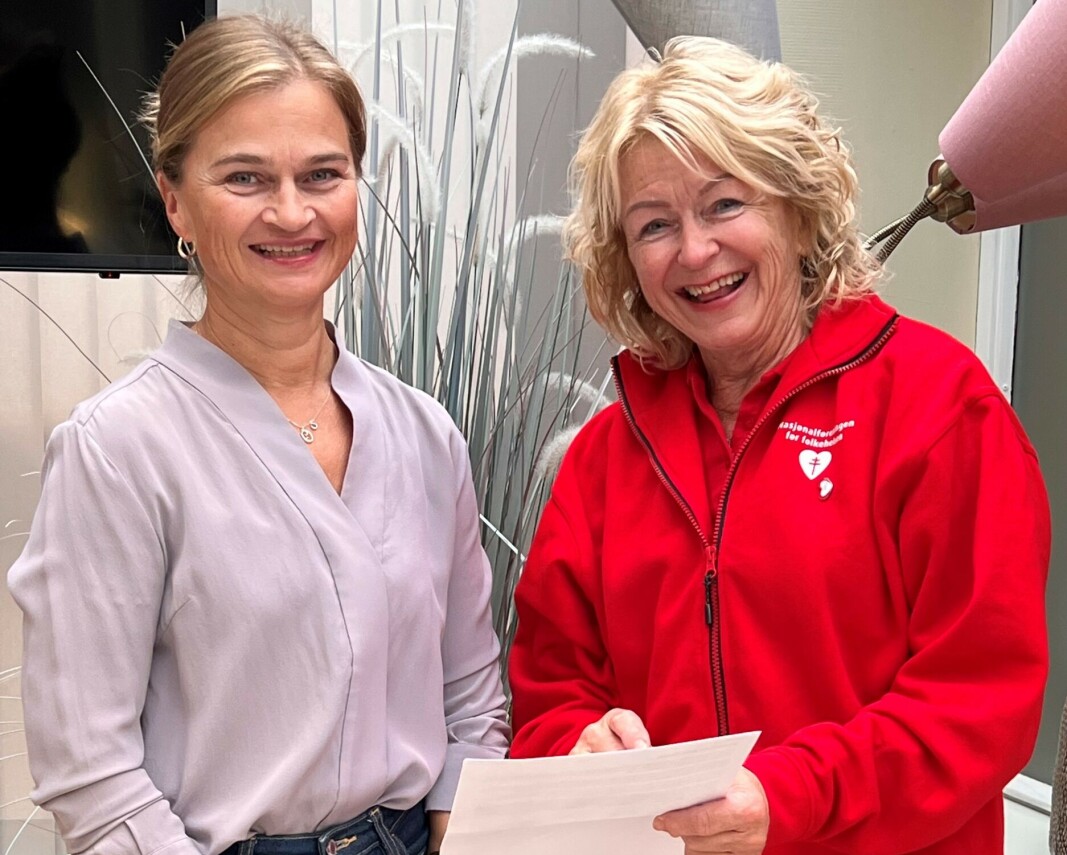 Ordfører Margrethe Svinvik og Liv Botten, som er leder i Surnadal demensforening og helselag. Ordfører Margrethe Svinvik og Liv Botten, som er leder i Surnadal demensforening og helselag.
