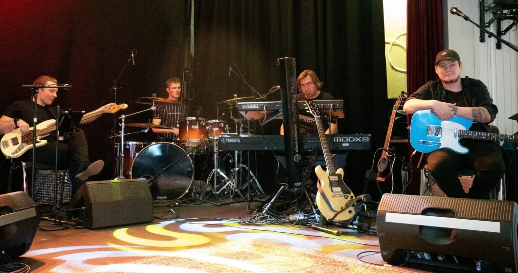 Bandet består av: Johan Flønes på bass, Kay Ronny Dahl på keyboard, Kristian Raanes på gitar og storebror Martin Raanes på slagverk. Bandet består av: Johan Flønes på bass, Kay Ronny Dahl på keyboard, Kristian Raanes på gitar og storebror Martin Raanes på slagverk.
