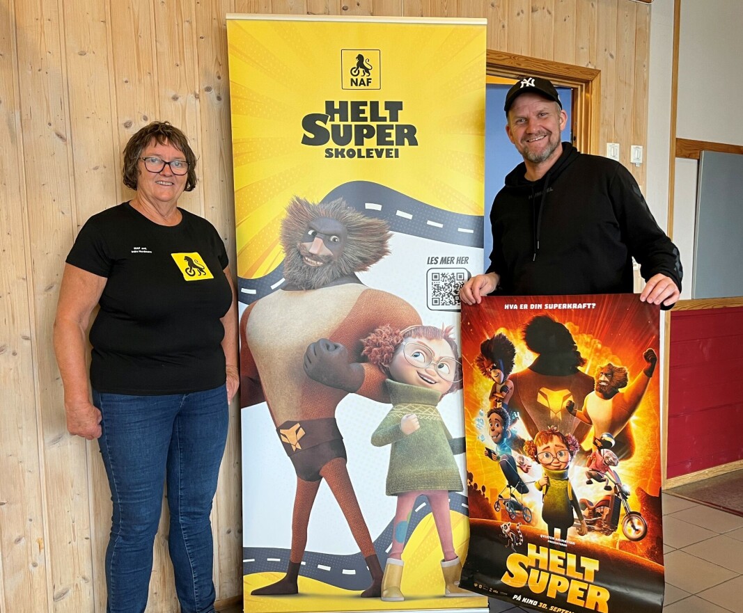 Gøril Bakken i NAF og Morten Møller fra Rindal kino ønsker vedkommen til filmpremiere med gratis popcorn på fredag. Gøril Bakken i NAF og Morten Møller fra Rindal kino ønsker vedkommen til filmpremiere med gratis popcorn på fredag.