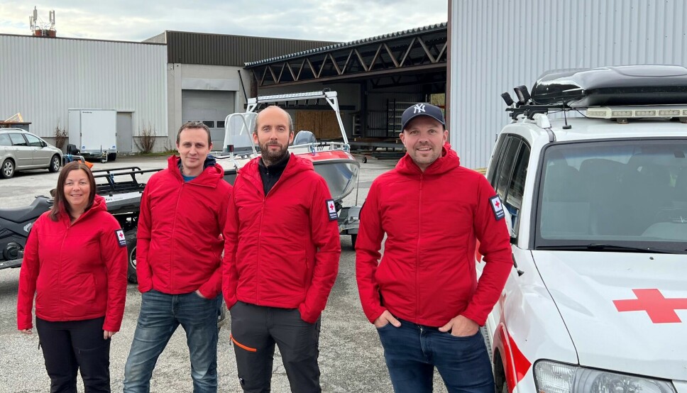 Janne Husby, Oddvar Telstad, Olav Polden og Martinus Grønnes i Surnadal Røde Kors ønsker flere med på laget.