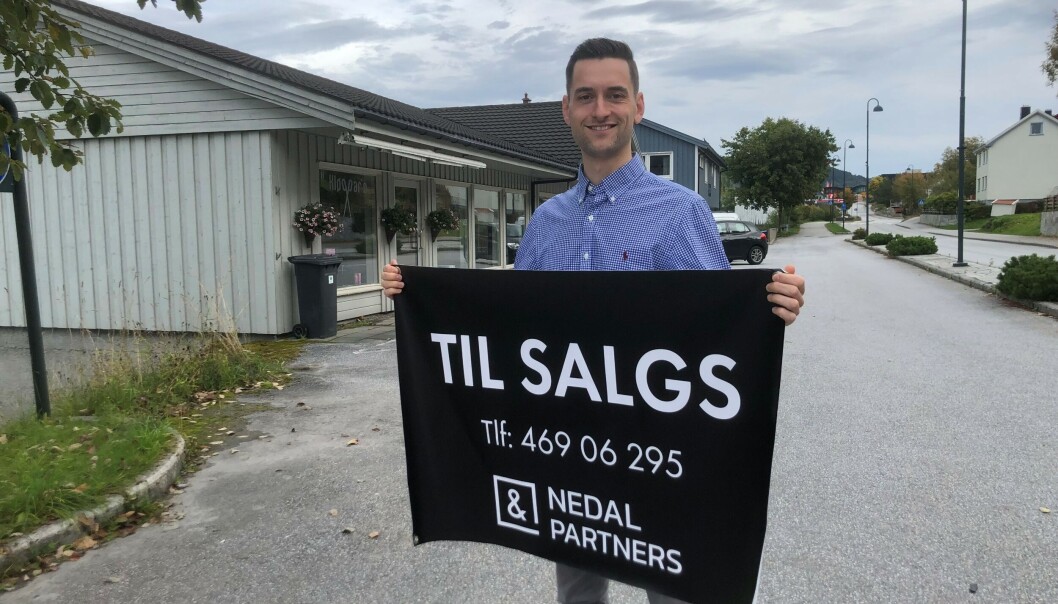 Trond Gyldenskog Nedal i Nedal & Partners flytter inn i nye lokaler i Miljøgata rundt nyttår. Men han er allerede operativ som eiendomsmegler i Surnadal. Trond Gyldenskog Nedal i Nedal & Partners flytter inn i nye lokaler i Miljøgata rundt nyttår. Men han er allerede operativ som eiendomsmegler i Surnadal.